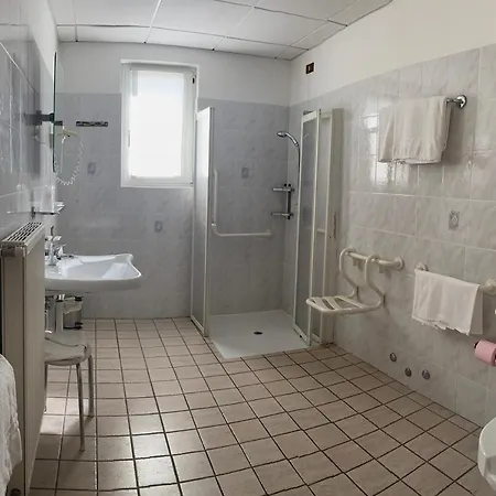 德尔非欧姆酒店
